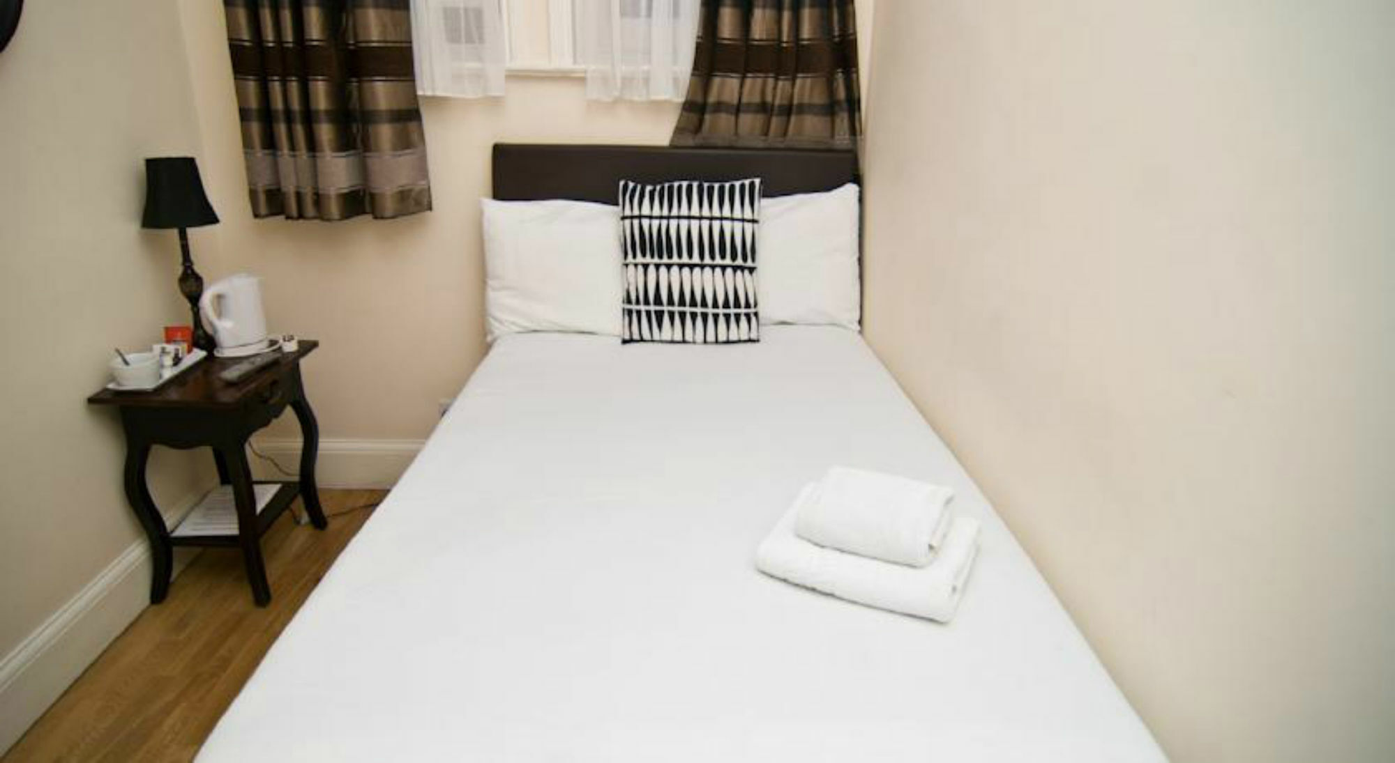 The Windmill Hotel Лондон Экстерьер фото